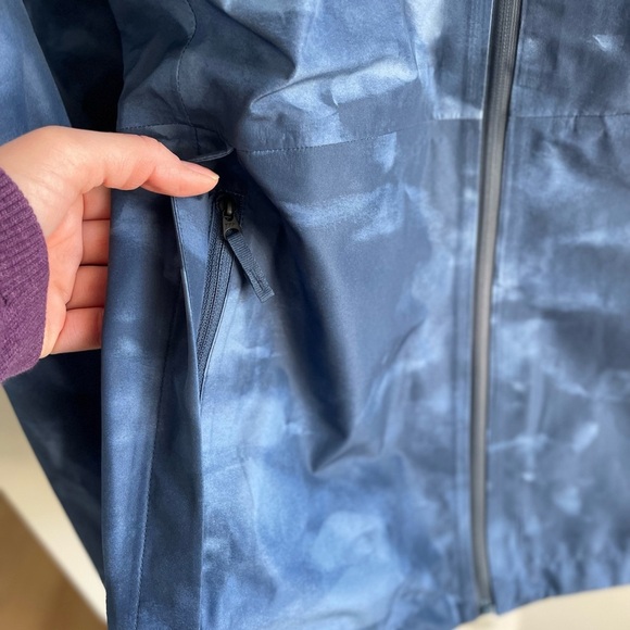 The North Face Printed Dryzzle Future Light Jacket - Women’s Size Medium - Picture 6 of 10